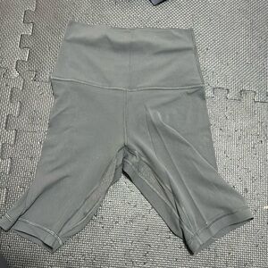 lululemon Align™ Super-High-Rise
Short 10"